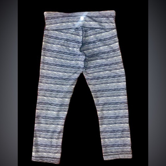 Lululemon Wunder Under capris, sz 8 (22.5” inseam) - Picture 2 of 3